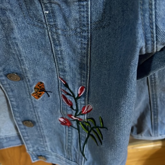 Pre-Owned Dex Girls, size L jean jacket with floral print. - Picture 3 of 4